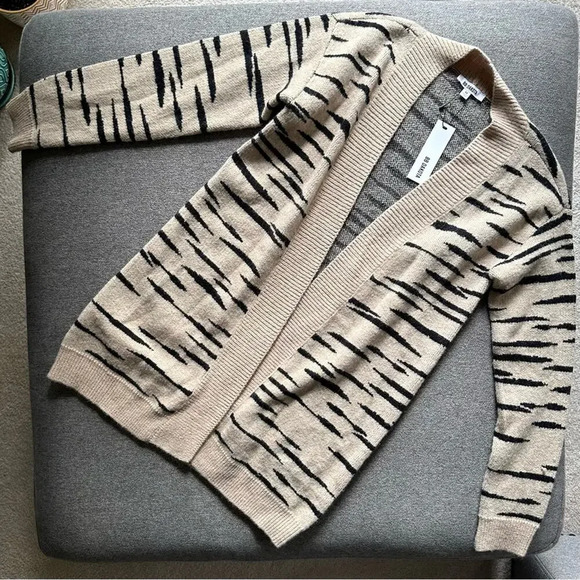 BB Dakota Animal Print Light Camel Cardigan Medium NWT - Picture 1 of 8